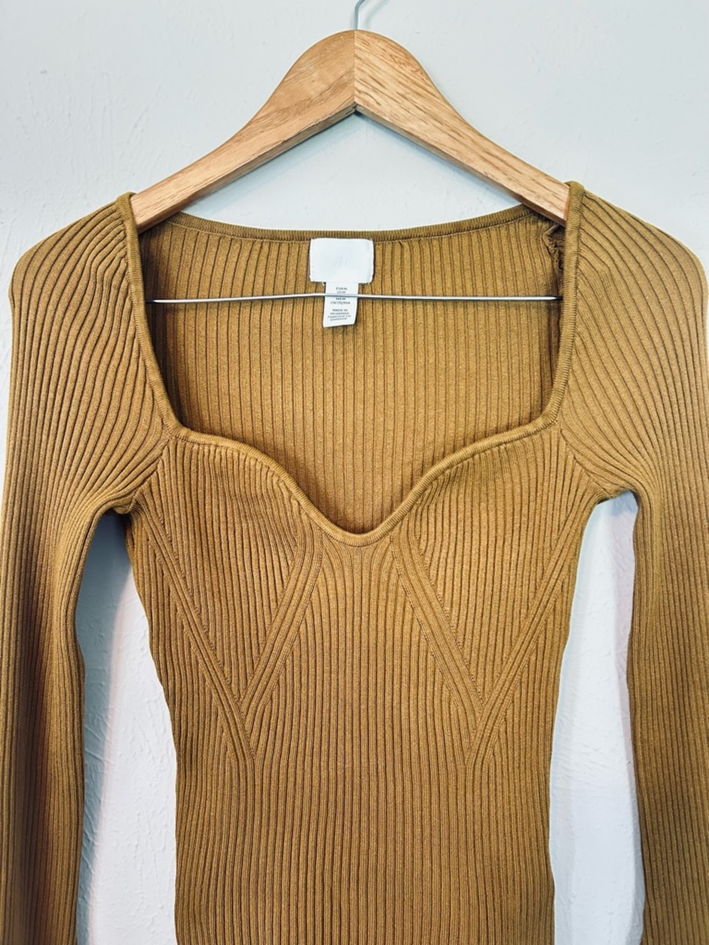 H&M Olive Mustard Ribbed Long-Sleeve Sweetheart Neck Top Medium New - Picture 2 of 4